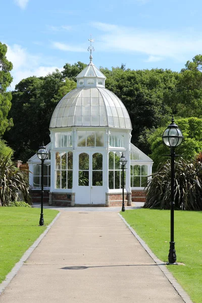 Renkli çiçekli güzel Malahide Bahçeleri