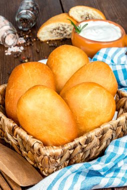 Doldurulmuş hamburgerler dekor stüdyosunda yakın çekim.