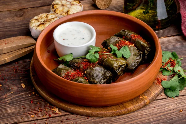 Plato Cocina Georgiana Dolma Con Salsa Primer Plano Disparo — Foto de Stock