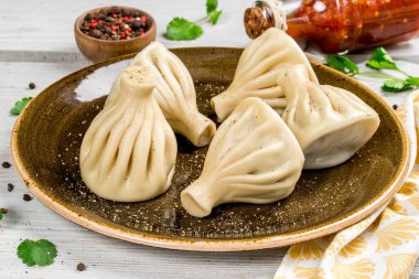 Gürcü khinkali yemeği, hamur içinde et. Yakın çekim.