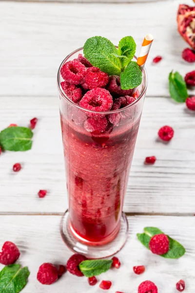 Smoothie Framboise Dans Verre Long Verre Menthe Gros Plan — Photo