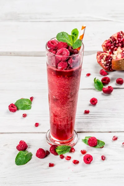 Smoothie Framboise Dans Verre Long Verre Menthe Gros Plan — Photo