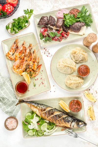 Meat Skewers Fried Fish Salad Shrimp Lemon Close Shot — Stock Photo, Image