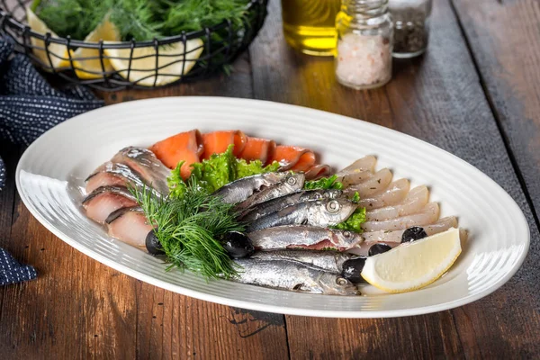 Corte Diferentes Peces Plato Blanco Primer Plano Disparo —  Fotos de Stock