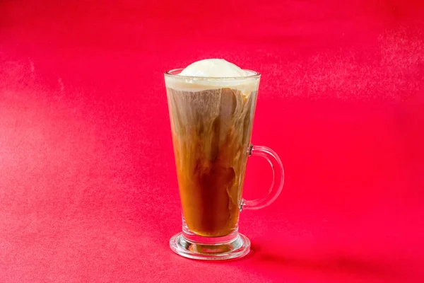 Glasskaffe Glaskopp Skjuten Röd Bakgrund — Stockfoto