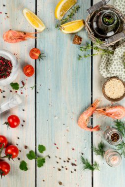 Menü için çerçeve, ortasında bir yer olan reklam ahşap bir arka planda çekim