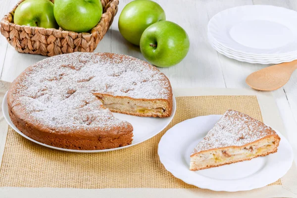 Geleneksel elmalı turta. Dekora yakın çekim.