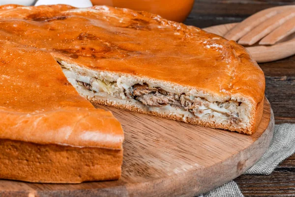 Home Pie Auf Einem Holztisch Wird Nahaufnahme Die Dekoration Geschossen — Stockfoto