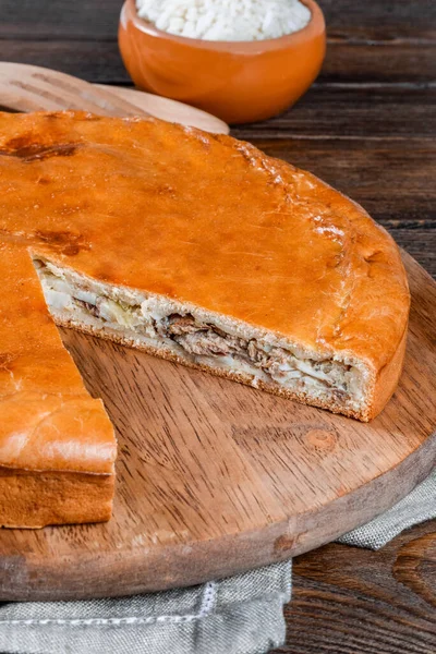 Home Pie Auf Einem Holztisch Wird Nahaufnahme Die Dekoration Geschossen — Stockfoto