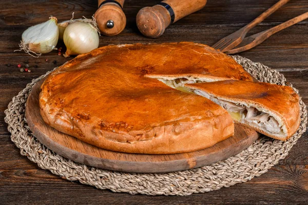 Home Pie Auf Einem Holztisch Wird Nahaufnahme Die Dekoration Geschossen — Stockfoto