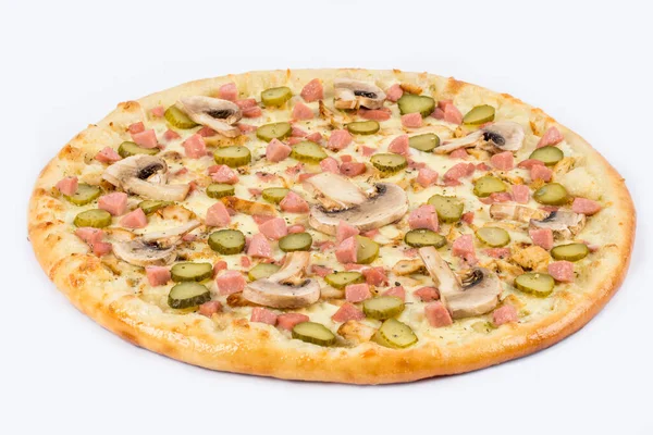 Pizza Con Funghi Sottaceti Salsiccia Piatto Bianco Vicino — Foto Stock