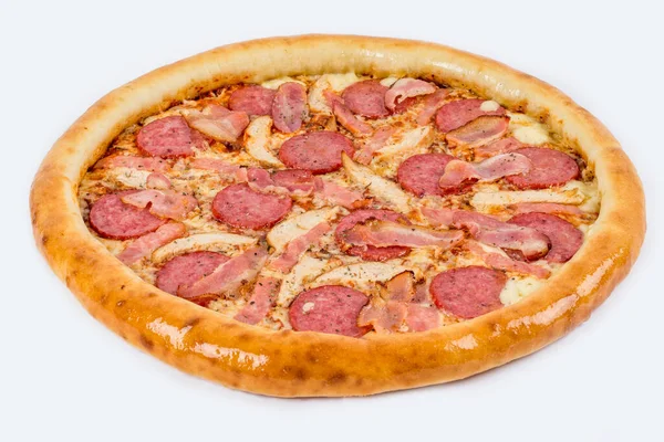 Pizza Con Diversi Tipi Carne Piatto Bianco Primo Piano — Foto Stock