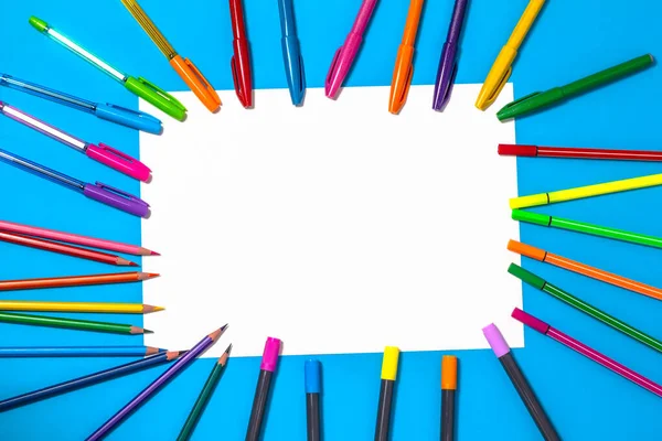 Concept Retourner École Feuille Blanche Avec Cadre Crayons Couleur Stylos — Photo