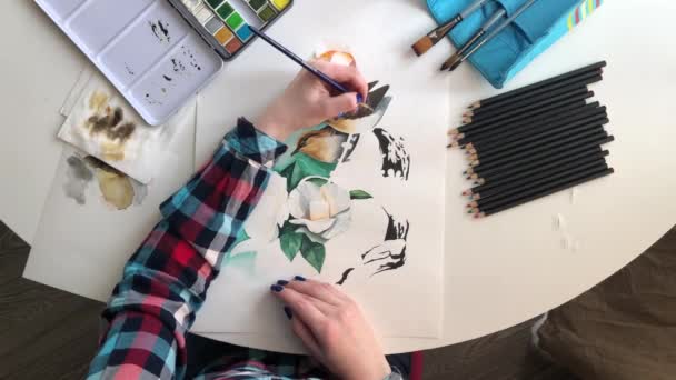 Νεαρό Κορίτσι Καλλιτέχνης Ζωγραφίζει Υδατογραφεί Χαρτί — Αρχείο Βίντεο