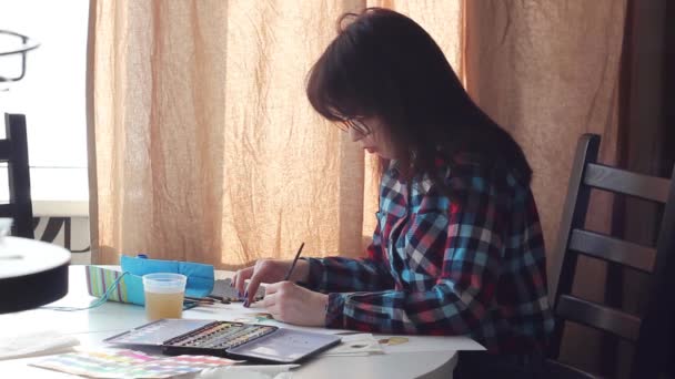 Young Girl Artist Painting Flowers Paper Table — Stock Video