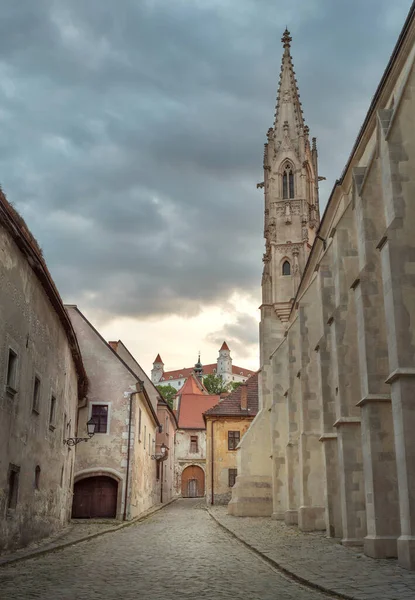 Bratislava Historické Centrum Centrum Stará Ulice Kostelem 2020 — Stock fotografie