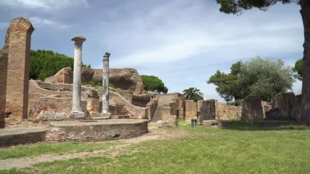 イタリアの初期の歴史の遺産は今 観光客の目的地を旅行します オスティア旧市街 ローマ イタリア — ストック動画