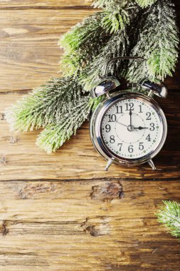 Kış zaman kavramını değiştirmek saat ve köknar ağacı ile