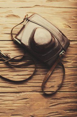 Ahşap masa, seçici odak Old_fashioned kahverengi kamera