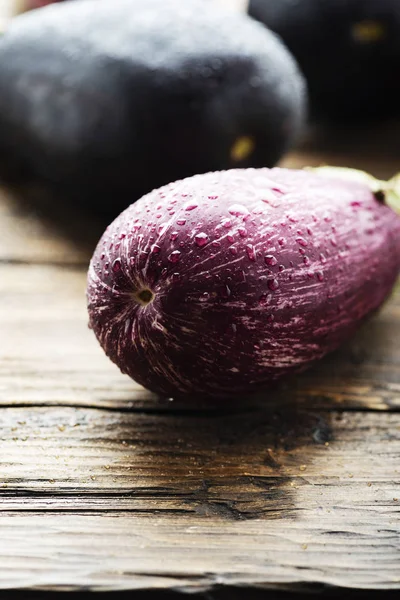 Fresh Aubergines Wooden Table Selective Focus — Stock Photo, Image