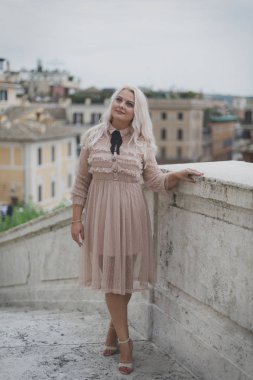 Roma, Italt sokaklarda yürüyen inanılmaz turist womam