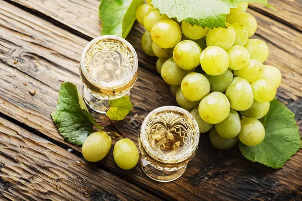 Typical Italian Gold Grappa Yellow Grape Wooden Table — Stock Photo, Image