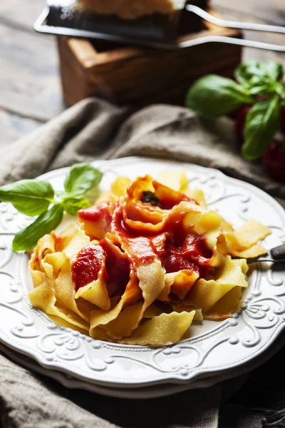 Pastas Italianas Cocidas Con Tomate Queso Enfoque Selectivo —  Fotos de Stock