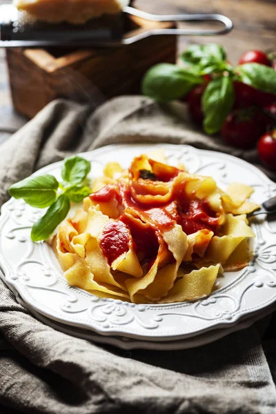 Pastas Italianas Cocidas Con Tomate Queso Enfoque Selectivo —  Fotos de Stock