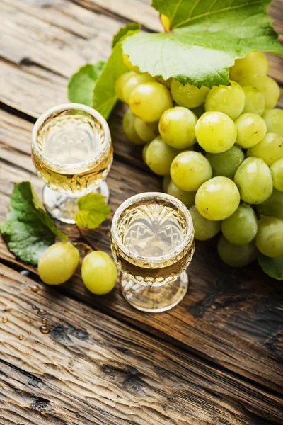 Typical Italian Gold Grappa Yellow Grape Wooden Table — Stock Photo, Image