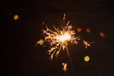 Maytap koyu arka plan, seçici odak üzerinde