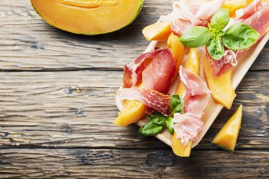 Kavun ve jambon ile İtalyan antipasto