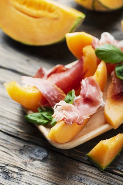 Włoski Antipasto z melon i szynka — Zdjęcie stockowe