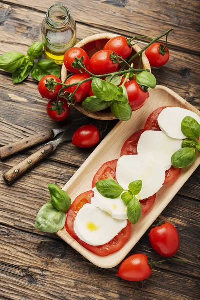 Plato tradicional italiano Caprese — Foto de Stock