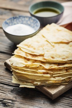 Geleneksel sardunya ekmeği Guttiau