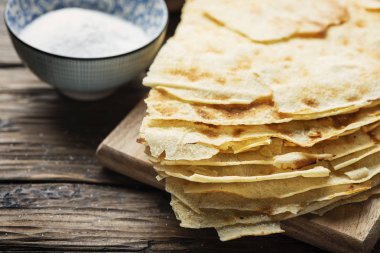 Geleneksel sardunya ekmeği Guttiau