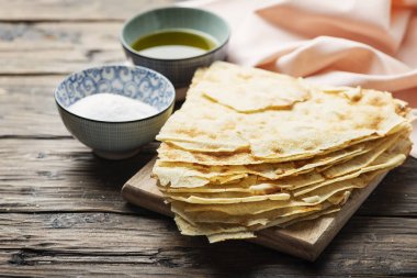 Geleneksel sardunya ekmeği Guttiau