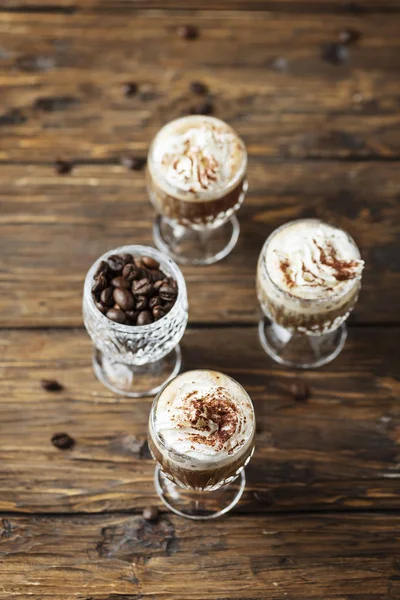 Kaffe cocktail med vispad grädde — Stockfoto