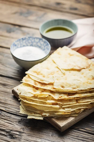 Geleneksel sardunya ekmeği Guttiau