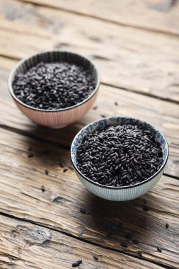 Çiğ siyah asya pirinç