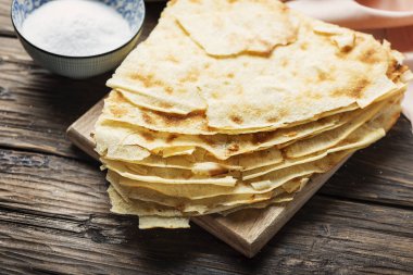 Geleneksel sardunya ekmeği Guttiau