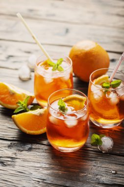 Aperol Spritz portakal ile