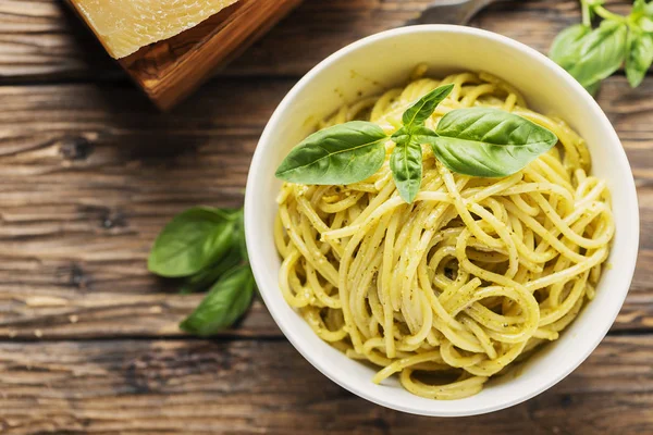 Ligurian spaghetti with basil — Stock Photo, Image