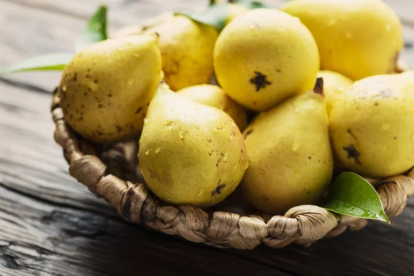 Fresh sweet yelow pears — Stock Photo, Image