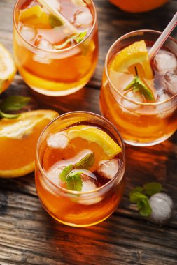 Aperol Spritz portakal ile