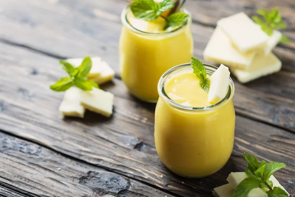 Sweet mousse with white chocolate — Stock Photo, Image