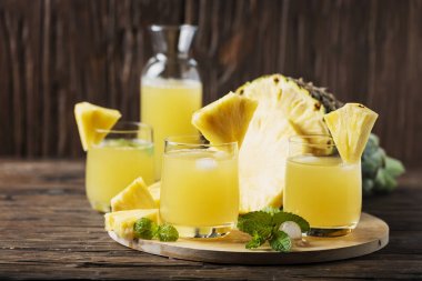 Taze yaz ananas suyu