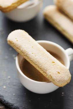 İtalyan kurabiye Savoiardi