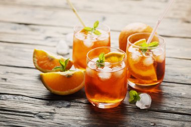 Aperol Spritz portakal ile