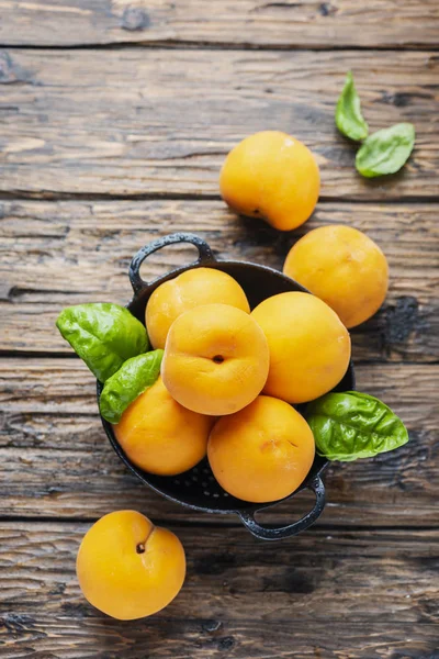 Italian yellow peaches Percoca