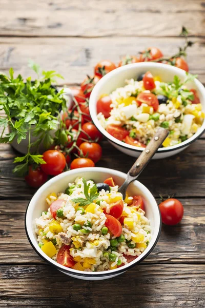 Insalata estiva fredda con riso — Foto Stock